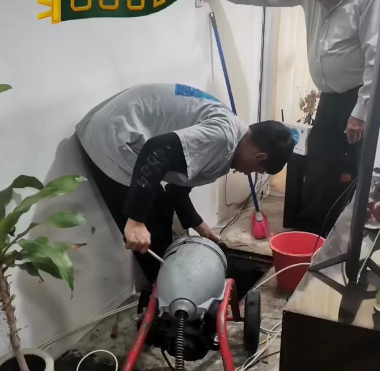 Servicio de Desazolve y Destapacaños en la Alcaldía Cuauhtémoc